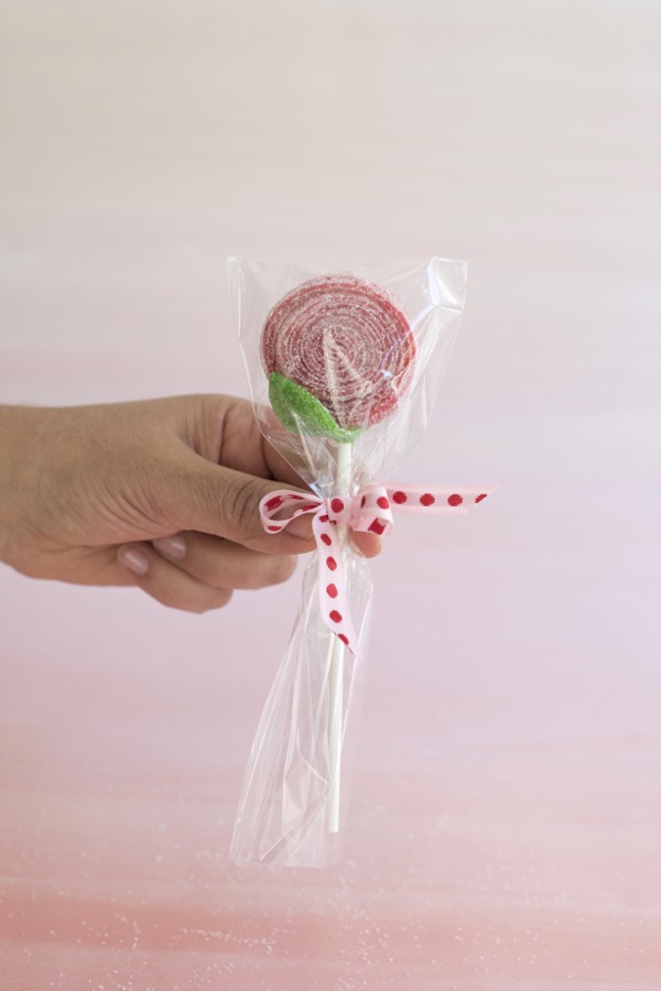 Flower Candy Lollipop Favor DIY | Oh Happy Day!