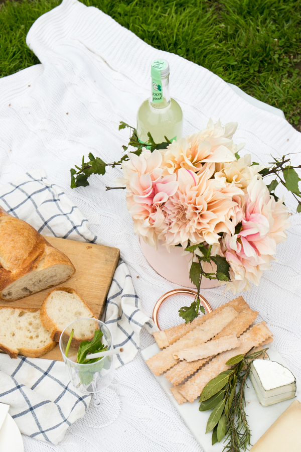 White Labor Day Picnic | Oh Happy Day!