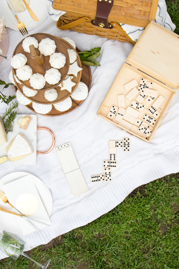 White Labor Day Picnic | Oh Happy Day!