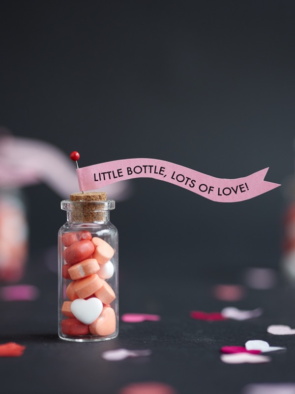 Mini Bottles Valentine Treats DIY | Oh Happy Day!